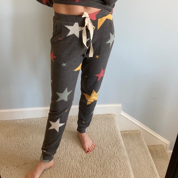 Size MEDIUM Left Star Print Lounge Set - Picture 6 of 8